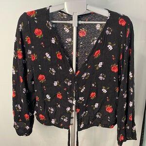 American Eagle crop‎ black floral top size XL
